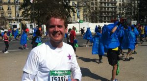 Tim Stok rent Marathon van Parijs voor zijn nichtje Aniek