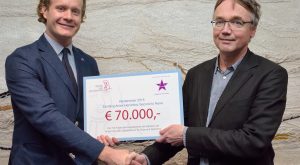 Uitreiking cheque opbrengst Het Heldiner 2015 aan NKI-AVL
